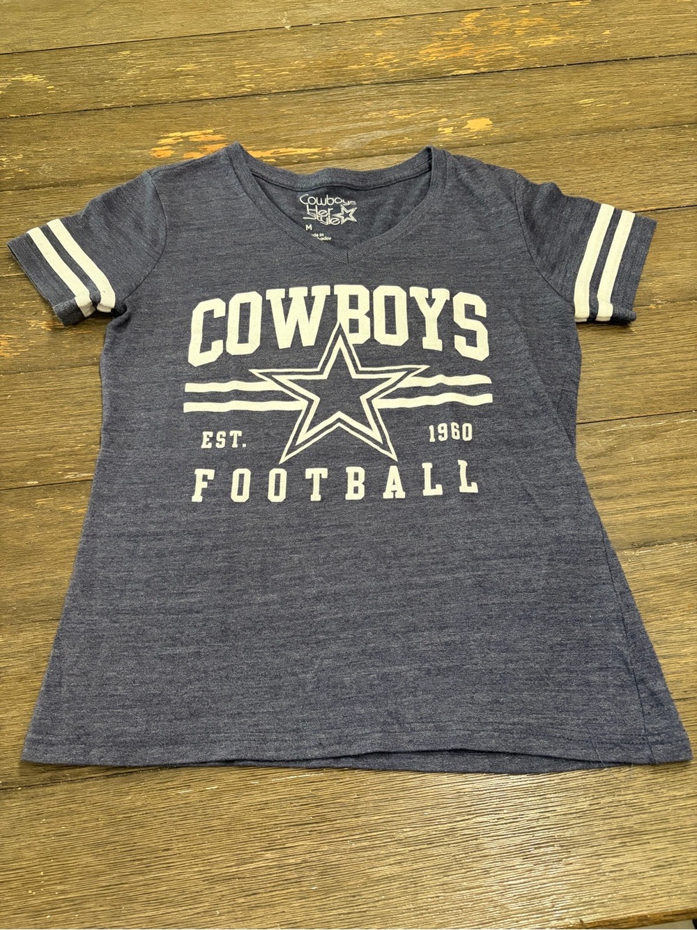 Dallas Cowboys Her Style V-Neck Football T-Shirt – Women’s Medium
